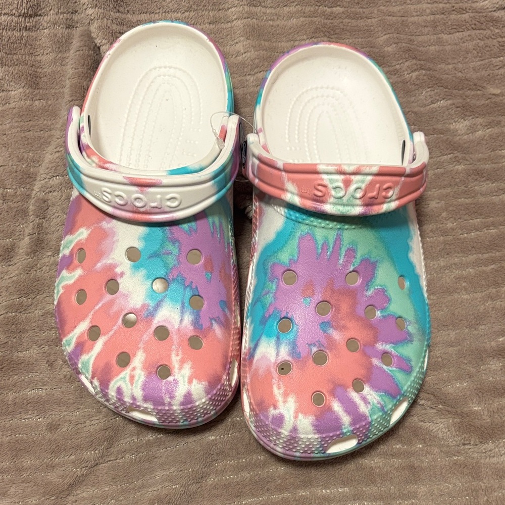 CROCS Tie-Dye Clogs w sz 8 m sz 6